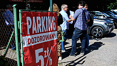 Spór o parking przy Nowowiejskiego. Miasto kontra przedsiębiorca w sądzie Spór o parking przy Nowowiejskiego. Miasto kontra przedsiębiorca w sądzie